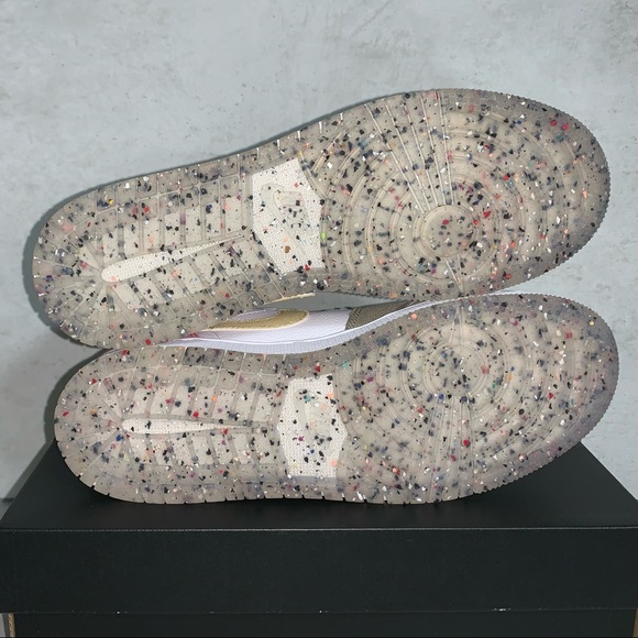 Air Jordan 1 Low SE Pastel Grind Vivid Green GS 7Y/ 8.5W - Picture 5 of 5